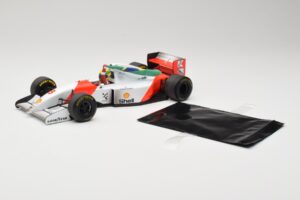 McLaren MP4/8 Ford #8 A. Senna Winner Australian GP 1993 Minichamps 1:18 540933838 Kov – obrázok 3 z 7