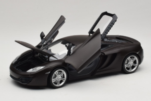 McLaren MP4-12C Matt Black Minichamps 1:18 110133021 Kov – obrázok 2 z 8