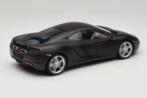 McLaren MP4-12C Matt Black Minichamps 1:18 110133021 Kov – obrázok 3 z 8