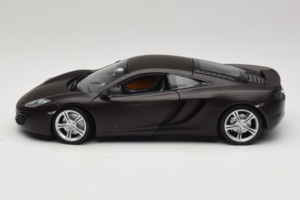McLaren MP4-12C Matt Black Minichamps 1:18 110133021 Kov – obrázok 4 z 8