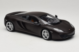 McLaren MP4-12C Matt Black Minichamps 1:18 110133021 Kov – obrázok 6 z 8