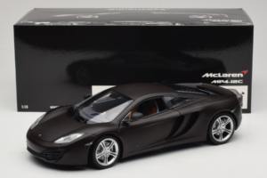 McLaren MP4-12C Matt Black Minichamps 1:18 110133021 Kov – obrázok 8 z 8