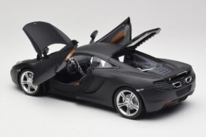McLaren MP4-12C Matt Satellite Šedý Minichamps 1:18 110133024 Kov – obrázok 5 z 8