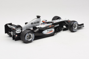 McLaren MP4-19 Mercedes J.P. Montoya Test Car 2005 Minichamps 1:18 533051880 Kov – obrázok 2 z 7