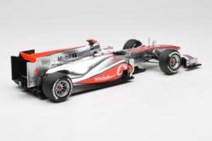 McLaren MP4-25 Mercedes #1 J. Button Vodafone McLaren Showcar F1 2010 Minichamps 1:18 530101801 Kov – obrázok 2 z 7