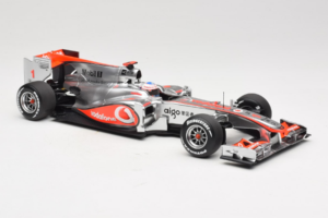 McLaren MP4-25 Mercedes #1 J. Button Vodafone McLaren Showcar F1 2010 Minichamps 1:18 530101801 Kov – obrázok 4 z 7