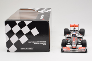 McLaren MP4-25 Mercedes #1 J. Button Vodafone McLaren Showcar F1 2010 Minichamps 1:18 530101801 Kov – obrázok 7 z 7