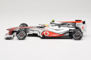 McLaren MP4-25 Mercedes #2 L. Hamilton Vodafone McLaren F1 2010 Minichamps 1:18 530101802 Kov – obrázok 3 z 7