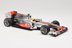 McLaren MP4-25 Mercedes #2 L. Hamilton Vodafone McLaren F1 2010 Minichamps 1:18 530101802 Kov – obrázok 4 z 7