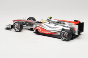 McLaren MP4-25 Mercedes #2 L. Hamilton Vodafone McLaren F1 2010 Minichamps 1:18 530101802 Kov – obrázok 5 z 7
