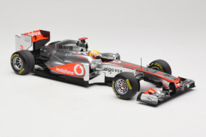 McLaren MP4-26 Mercedes #3 L. Hamilton Vodafone McLaren F1 2011 Minichamps 1:18 530111803 Kov – obrázok 4 z 7