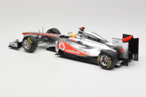 McLaren MP4-26 Mercedes #3 L. Hamilton Vodafone McLaren F1 2011 Minichamps 1:18 530111803 Kov – obrázok 5 z 7