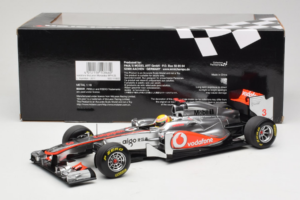 McLaren MP4-26 Mercedes #3 L. Hamilton Vodafone McLaren F1 2011 Minichamps 1:18 530111803 Kov – obrázok 6 z 7
