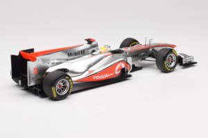 McLaren MP4-26 Mercedes #3 L. Hamilton Vodafone McLaren Showcar F1 2011 Minichamps 1:18 530111873 Kov – obrázok 2 z 7