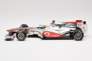 McLaren MP4-26 Mercedes #3 L. Hamilton Vodafone McLaren Showcar F1 2011 Minichamps 1:18 530111873 Kov – obrázok 3 z 7