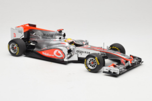 McLaren MP4-26 Mercedes #3 L. Hamilton Vodafone McLaren Showcar F1 2011 Minichamps 1:18 530111873 Kov – obrázok 4 z 7