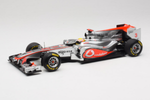 McLaren MP4-26 Mercedes #3 L. Hamilton Vodafone McLaren Showcar F1 2011 Minichamps 1:18 530111873 Kov
