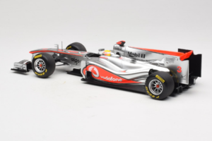 McLaren MP4-26 Mercedes #3 L. Hamilton Vodafone McLaren Showcar F1 2011 Minichamps 1:18 530111873 Kov – obrázok 5 z 7