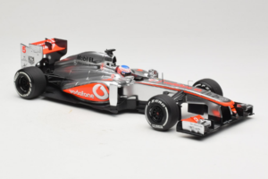 McLaren MP4-28 Mercedes #5 J. Button Vodafone McLaren F1 2013 Minichamps 1:18 530131805 Kov – obrázok 4 z 7