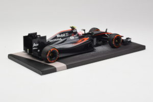 McLaren MP4-30 Honda #22 J. Button McLaren Honda F1 Team Spanish Grand Prix 2015 Minichamps 1:18 537151122 Kov – obrázok 3 z 7