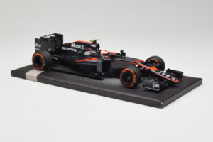 McLaren MP4-30 Honda #22 J. Button McLaren Honda F1 Team Spanish Grand Prix 2015 Minichamps 1:18 537151122 Kov – obrázok 4 z 7