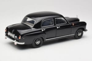 Mercedes 180 W120 Ponton Čierny Revell 1:18 08973 Kov – obrázok 3 z 8