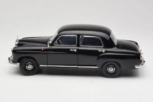 Mercedes 180 W120 Ponton Čierny Revell 1:18 08973 Kov – obrázok 4 z 8