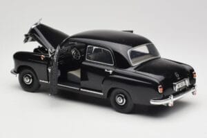 Mercedes 180 W120 Ponton Čierny Revell 1:18 08973 Kov – obrázok 5 z 8