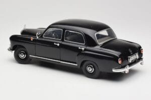 Mercedes 180 W120 Ponton Čierny Revell 1:18 08973 Kov – obrázok 7 z 8