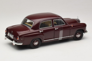 Mercedes 180 Ponton Tmavočervený Revell 1:18 08876 Kov – obrázok 2 z 6