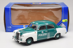 Mercedes 180 Ponton Polizei Revell 1:18 8863 Kov – obrázok 6 z 6