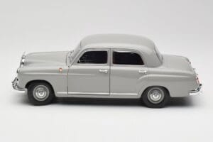 Mercedes 180 W120 Ponton Graphite Grey Revell 1:18 08974 Kov – obrázok 4 z 8