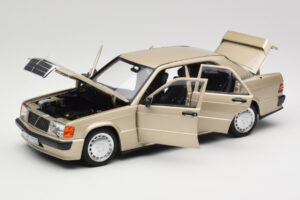 Mercedes 190E W201 2.3-16 Smoke Silver Metallic Norev 1:18 183831 Kov – obrázok 2 z 8