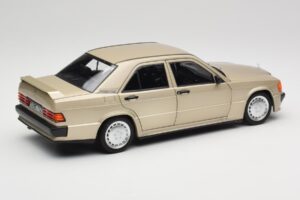 Mercedes 190E W201 2.3-16 Smoke Silver Metallic Norev 1:18 183831 Kov – obrázok 3 z 8