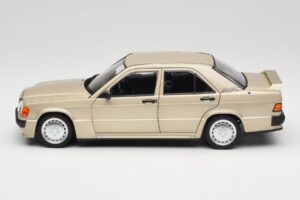 Mercedes 190E W201 2.3-16 Smoke Silver Metallic Norev 1:18 183831 Kov – obrázok 4 z 8