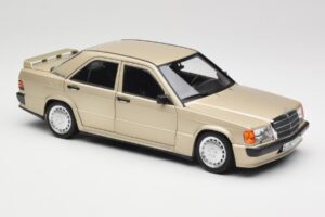Mercedes 190E W201 2.3-16 Smoke Silver Metallic Norev 1:18 183831 Kov – obrázok 6 z 8