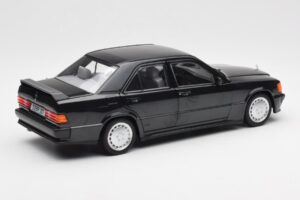 Mercedes 190E 2.3-16 W201 Čierny Edícia Dealer Norev 1:18 B66040663 Kov – obrázok 3 z 8