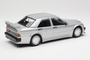 Mercedes 190E 2.5-16 EVO 1 W201 Strieborný Minichamps 1:18 155036001 Kov – obrázok 2 z 6