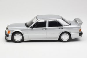 Mercedes 190E 2.5-16 EVO 1 W201 Strieborný Minichamps 1:18 155036001 Kov – obrázok 3 z 6