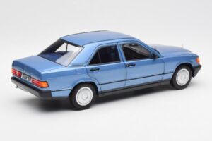 Mercedes 190E W201 Diamond Modrý Edícia Dealer Norev 1:18 B66040661 Kov – obrázok 3 z 8