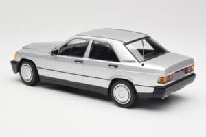 Mercedes 190E W201 Strieborný Minichamps 1:18 155037004 Kov – obrázok 5 z 6