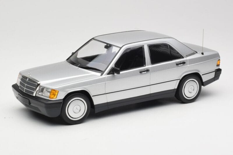 Mercedes 190E W201 Strieborný Minichamps 1:18 155037004 Kov