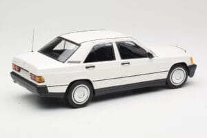 Mercedes 190E W201 Biely Minichamps 1:18 155037002 Kov – obrázok 2 z 6