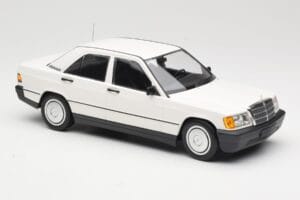 Mercedes 190E W201 Biely Minichamps 1:18 155037002 Kov – obrázok 4 z 6