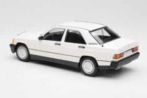 Mercedes 190E W201 Biely Minichamps 1:18 155037002 Kov – obrázok 5 z 6