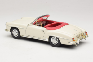 Mercedes 190SL Biely Maisto 1:18 50274 Kov – obrázok 7 z 8