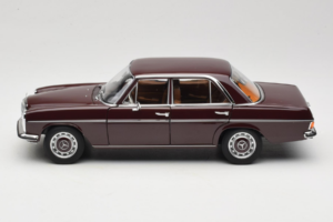 Mercedes 200 W115 Tmavo Červenohnedý Norev 1:18 183778 Kov – obrázok 4 z 8