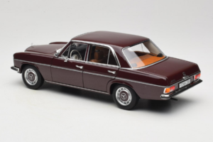 Mercedes 200 W115 Tmavo Červenohnedý Norev 1:18 183778 Kov – obrázok 7 z 8