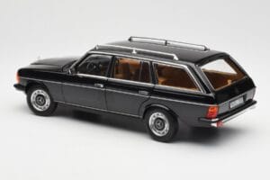 Mercedes 200 T S123 Čierny Norev 1:18 183735 Kov – obrázok 7 z 8
