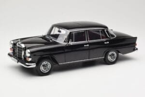 Mercedes 200 W110 Čierny Norev 1:18 183574 Kov